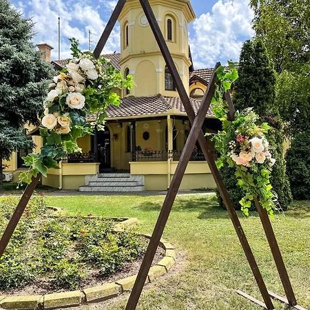 Bed and Breakfast Kronic Palace Сомбор Екстер'єр фото